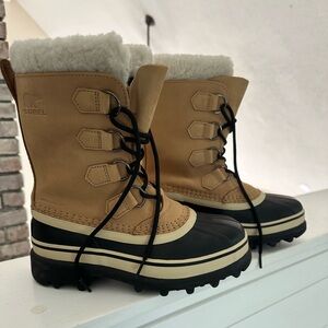 Women’s Sorel Caribou size 6 boots